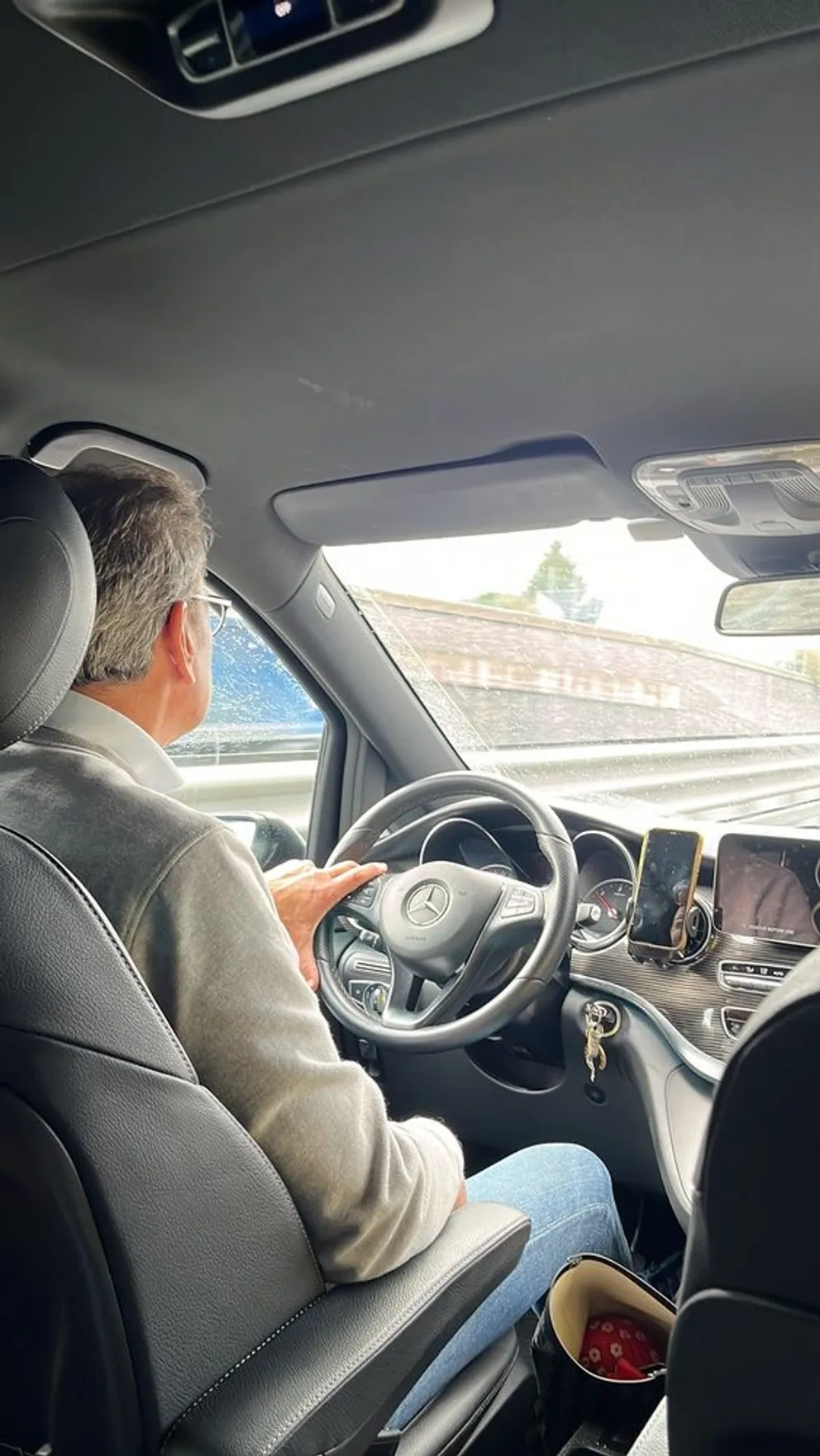 Effortless pick-up from ports, airports, hotels and stations