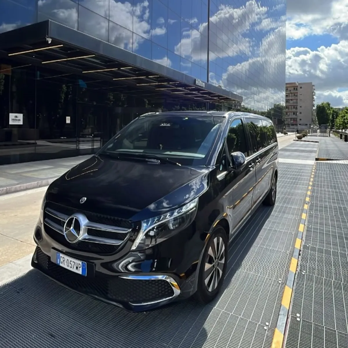 Scialone Limousine vehicle 3 image