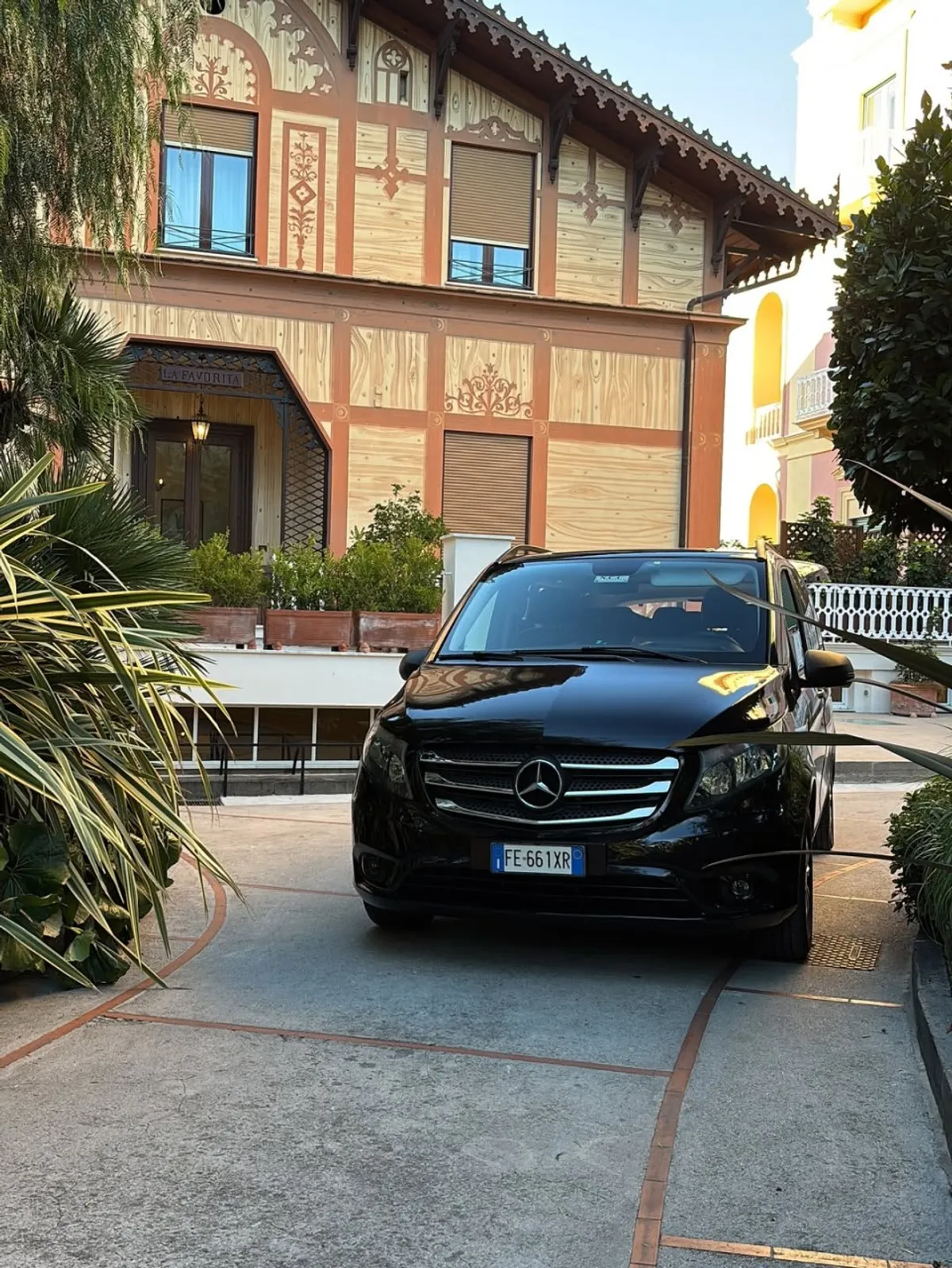 Scialone Limousine vehicle 2 image